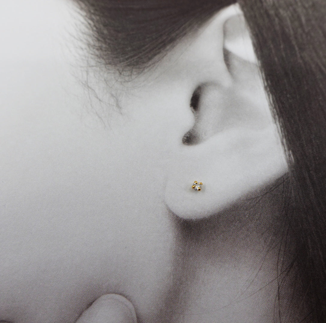 Minimal Zirconia Stud Earrings in Sterling Silver - Yun Boutique