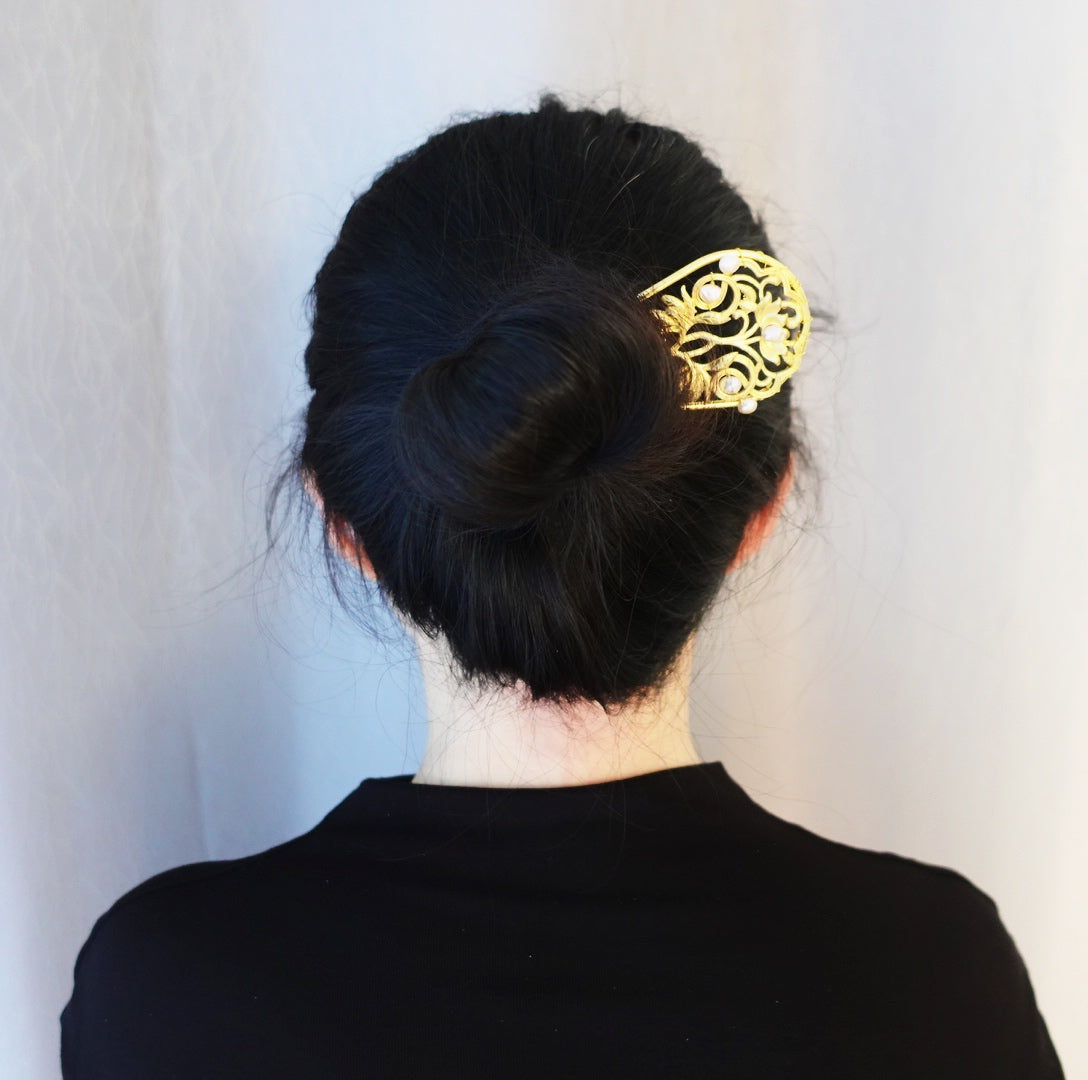 Lotus Hair Pin with Baroque Pearl - Yun Boutique