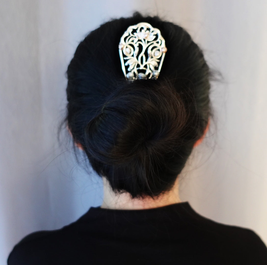 Lotus Hair Pin with Baroque Pearl - Yun Boutique