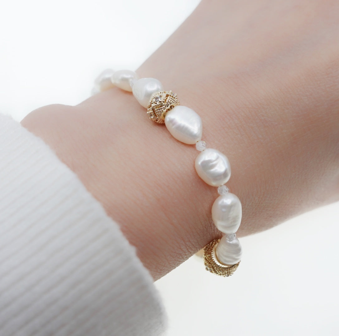 Yun Boutique Baroque Pearl Bracelet with Water Wave