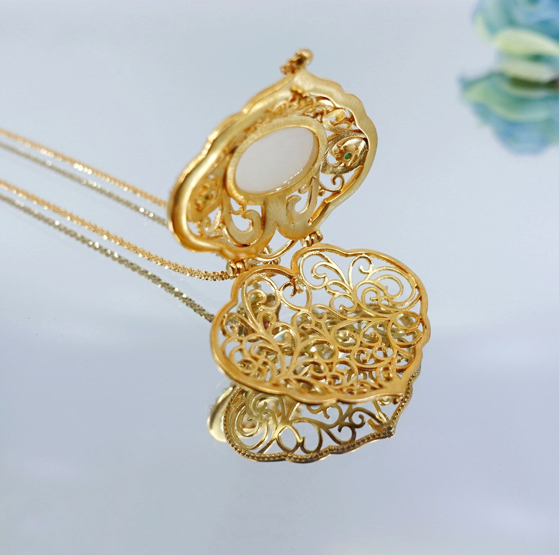 Antique Style Quartz Ruyi Locket Pendant Necklace