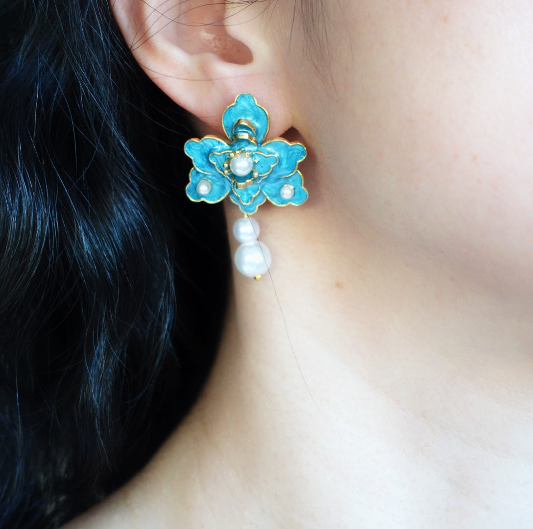 Imitation Kingfisher Flower Studs with Pearls - Yun Boutique