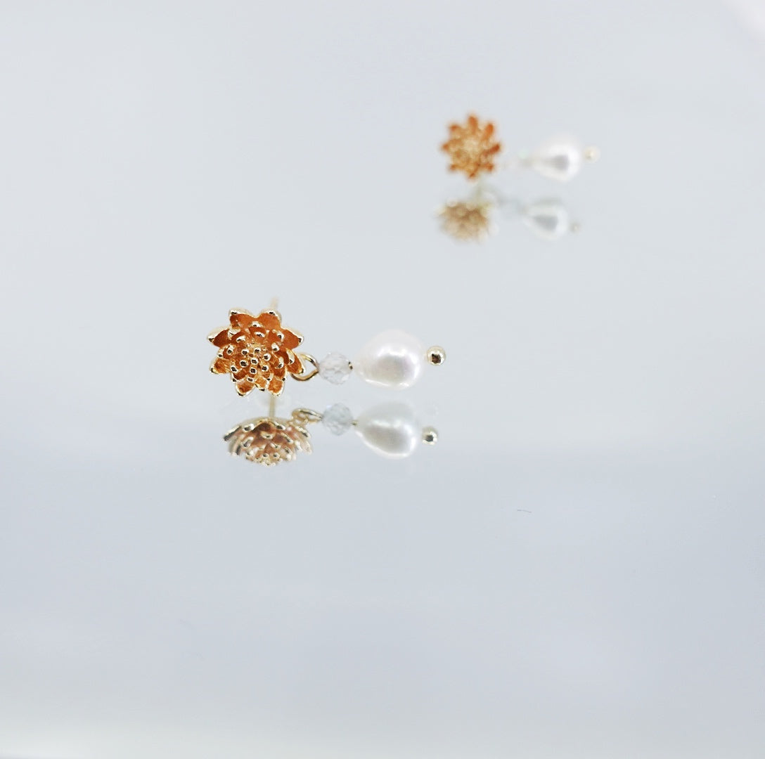 Gold Lotus Pearl Stud Earrings - Yun Boutique