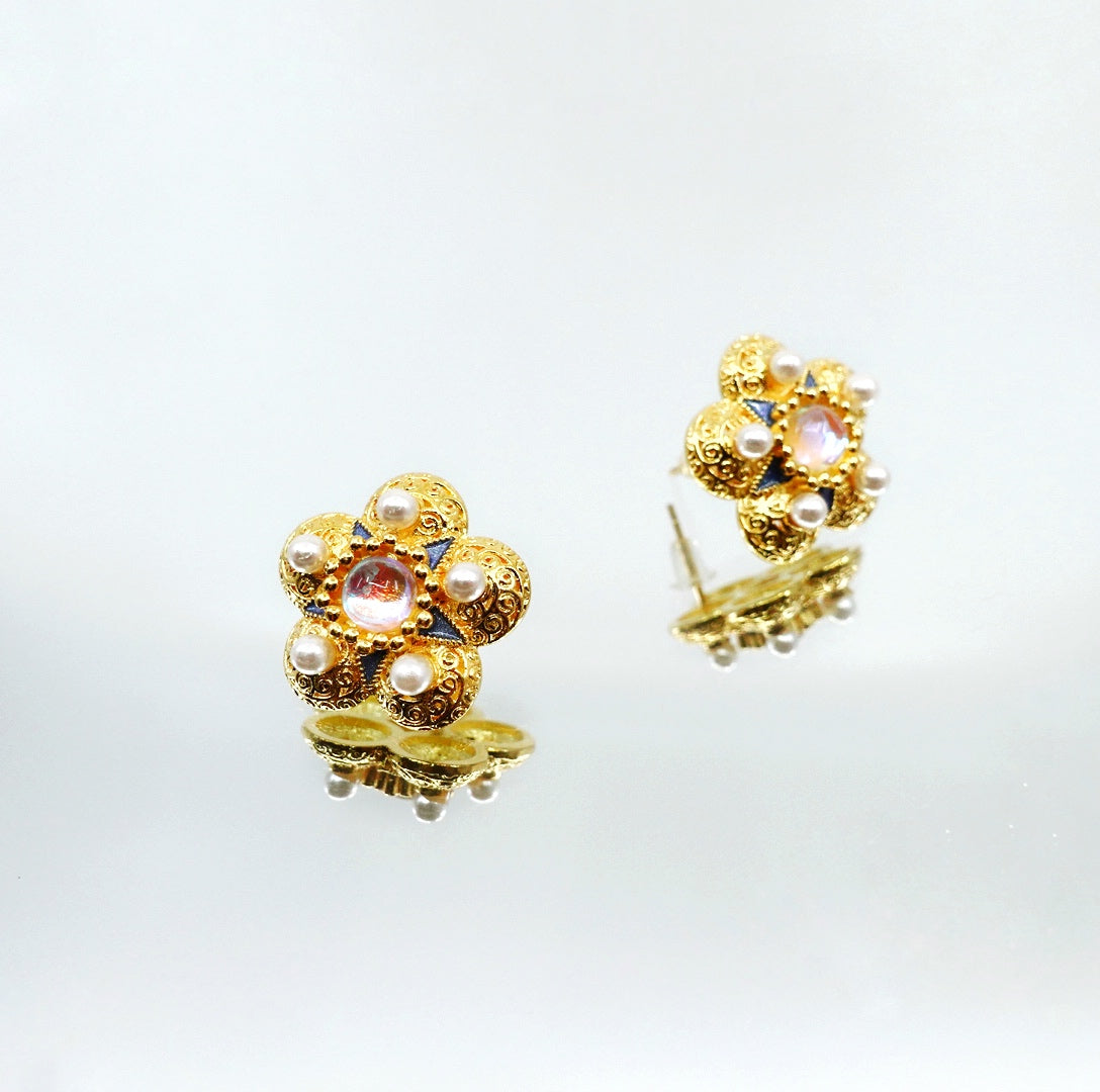 Vintage Style Flower Studs - Yun Boutique