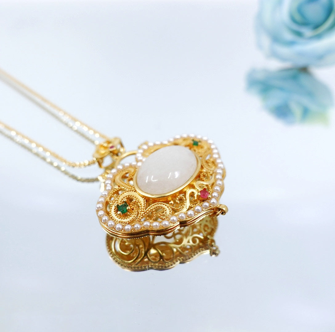 Antique Style Quartz Ruyi Locket Pendant Necklace