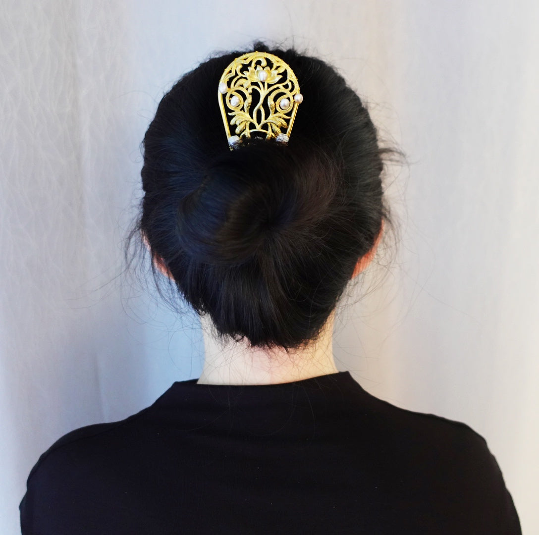 Lotus Hair Pin with Baroque Pearl - Yun Boutique