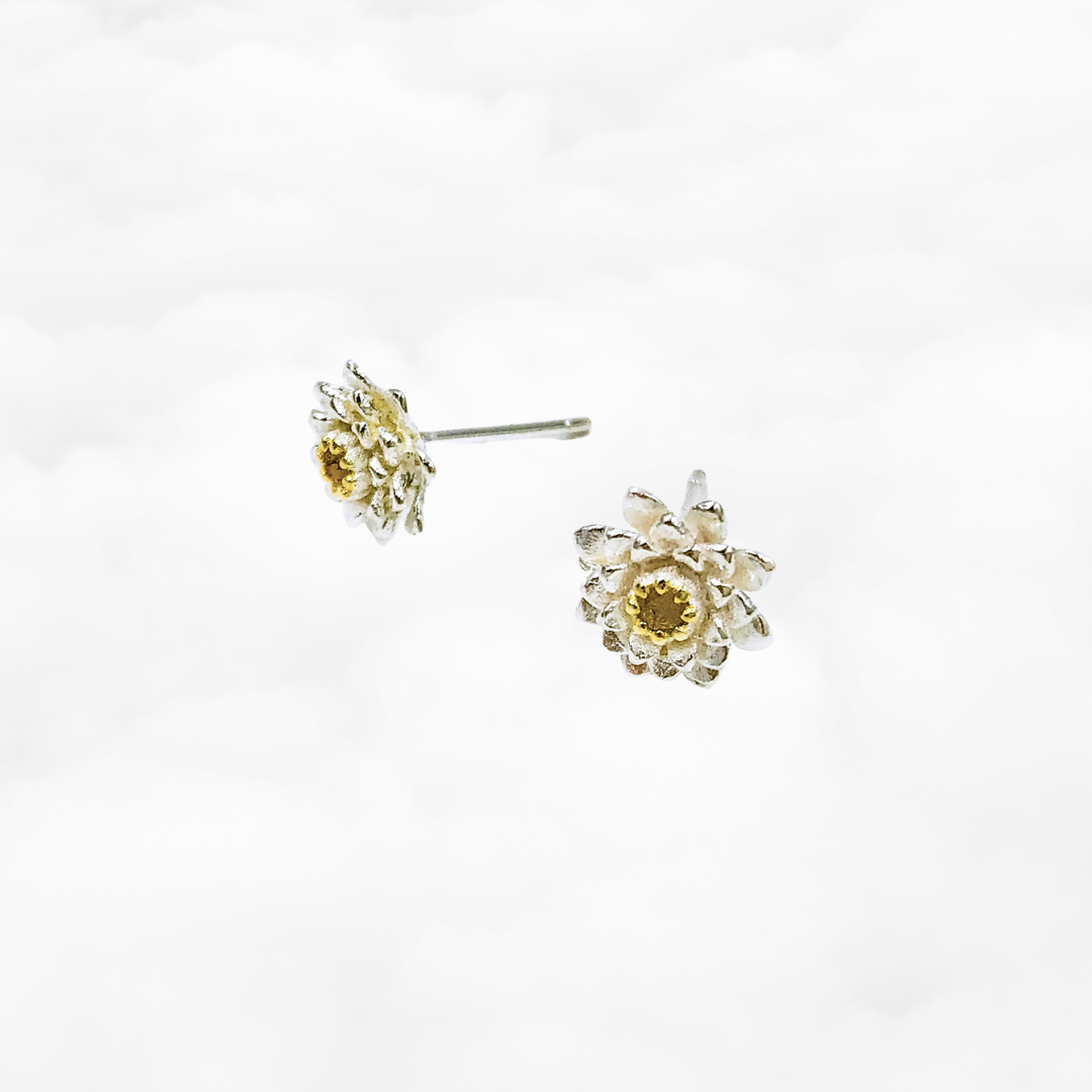 Tiny Lotus Stud Earrings - Yun Boutique