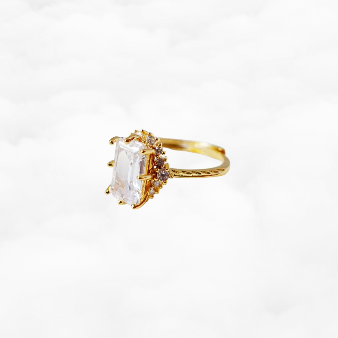 White Amethyst Gold Ring - Yun Boutique