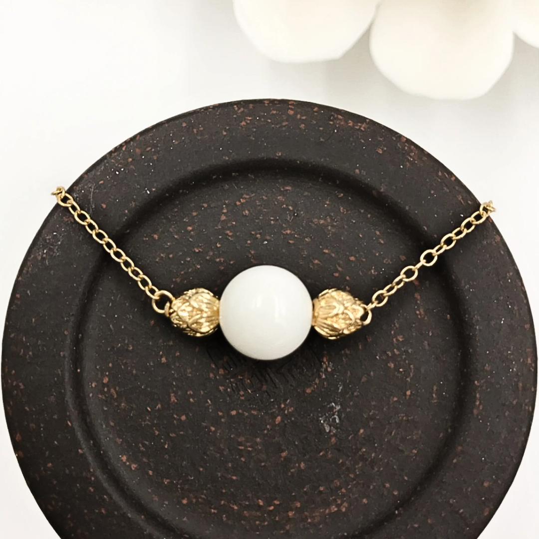 Gold Lotus Tridacna Necklace - Yun Boutique