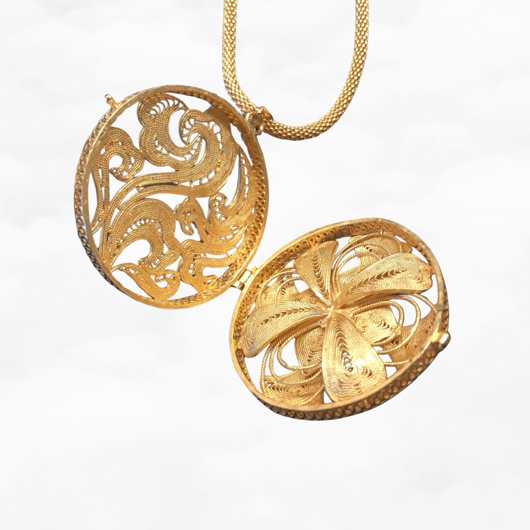 Auspicious Flower Filigree Inlay Pendant Necklace in Gold Vermeil - Yun Boutique