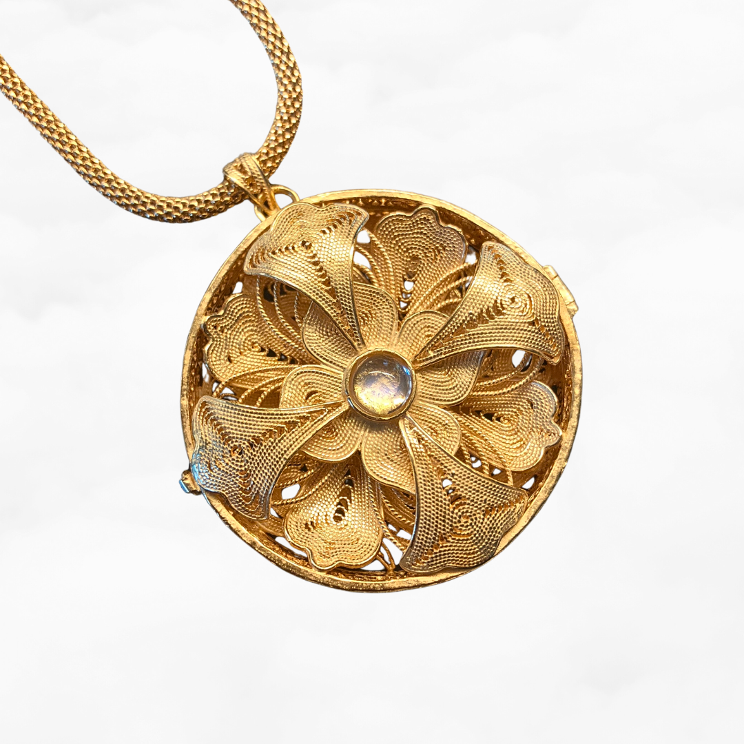 Auspicious Flower Filigree Inlay Pendant Necklace in Gold Vermeil - Yun Boutique