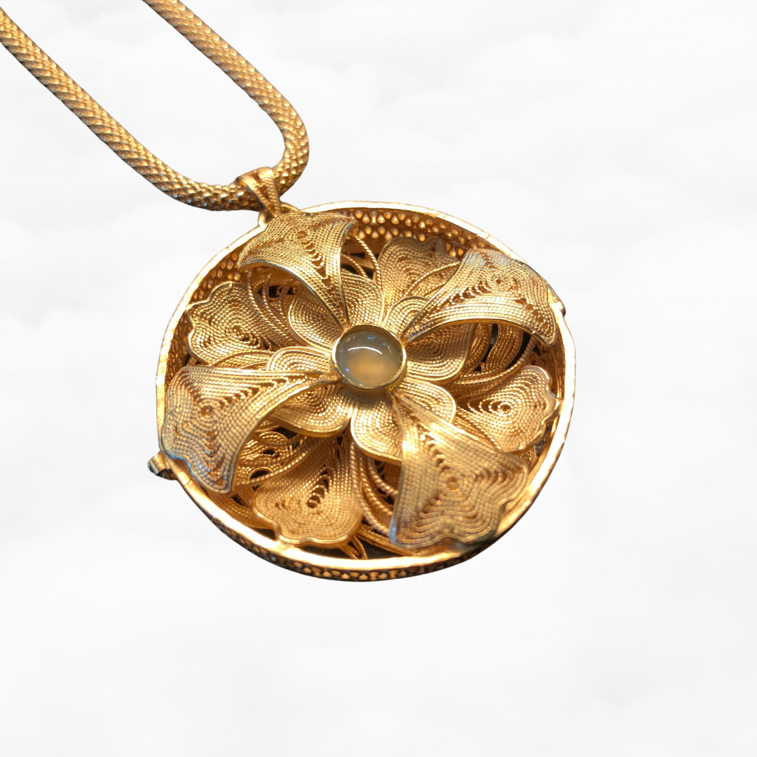 Auspicious Flower Filigree Inlay Pendant Necklace in Gold Vermeil - Yun Boutique