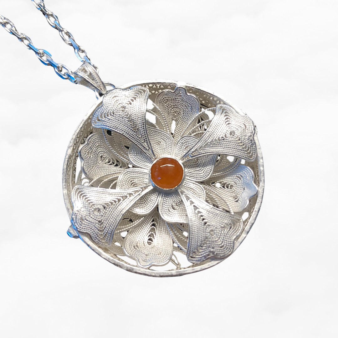 Auspicious Flower Filigree Inlay Pendant Necklace in Sterling Silver - Yun Boutique