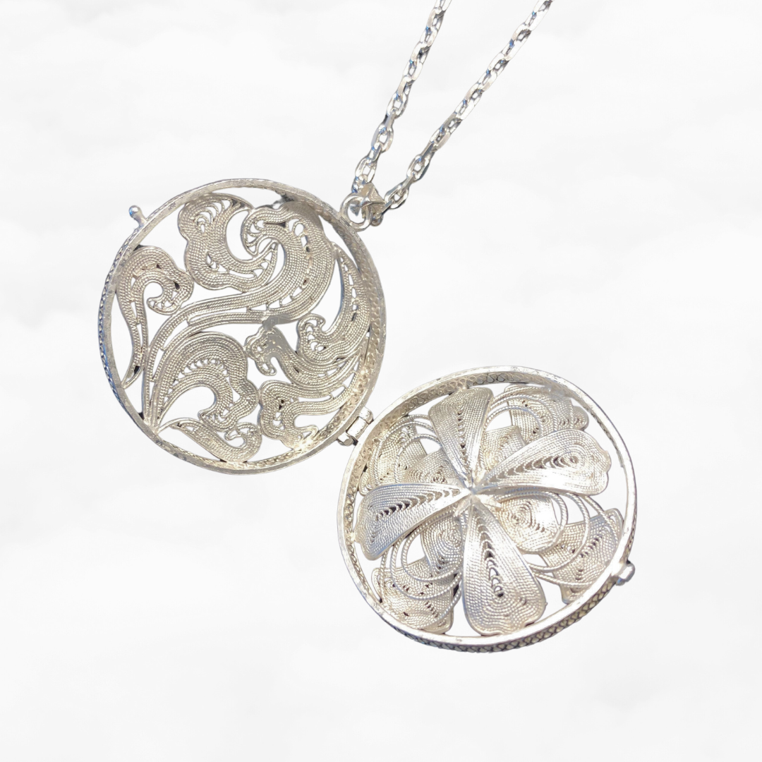 Auspicious Flower Filigree Inlay Pendant Necklace in Sterling Silver - Yun Boutique