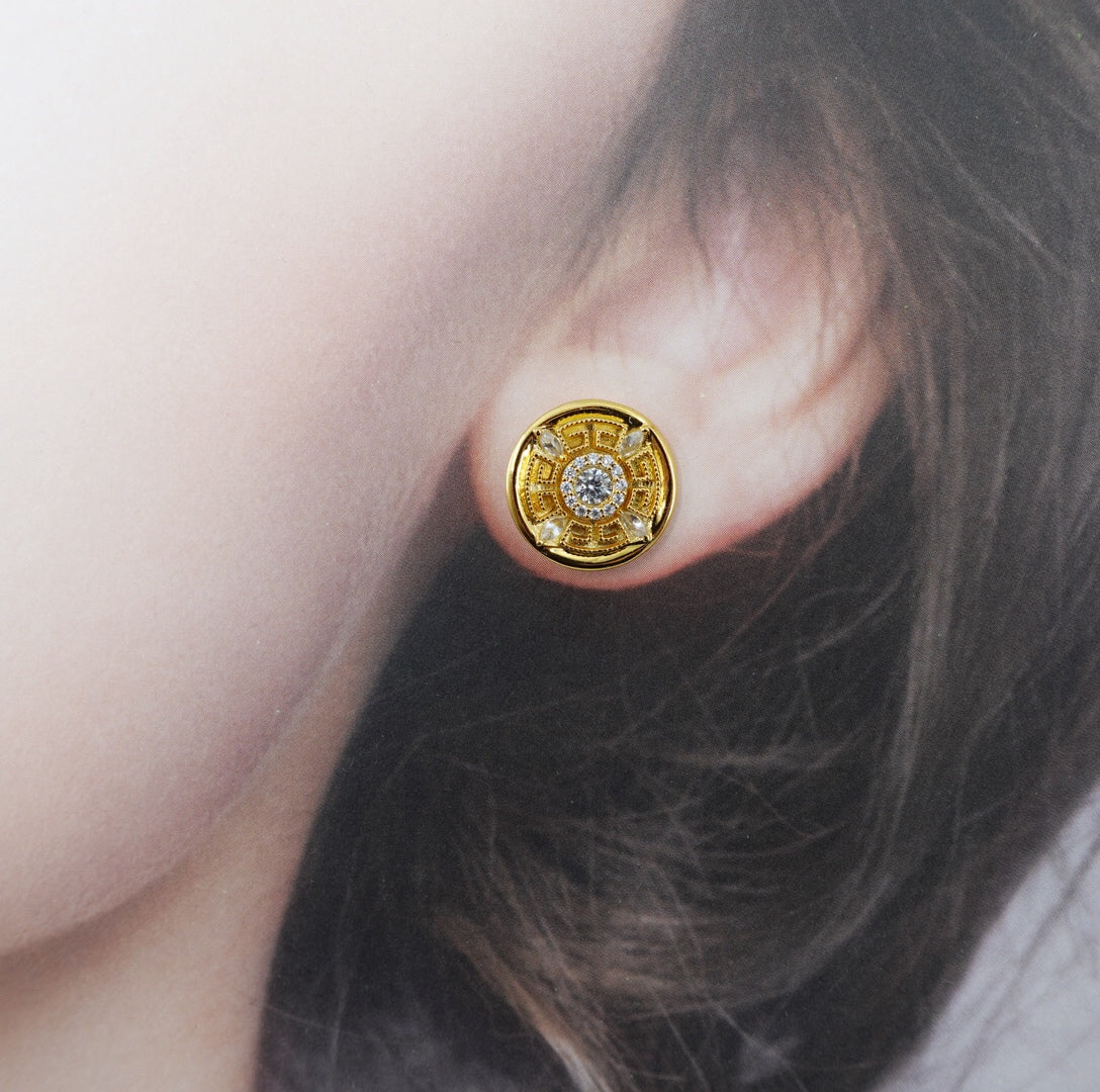 Revive Your Inner Kingdom Stud Earrings - Yun Boutique