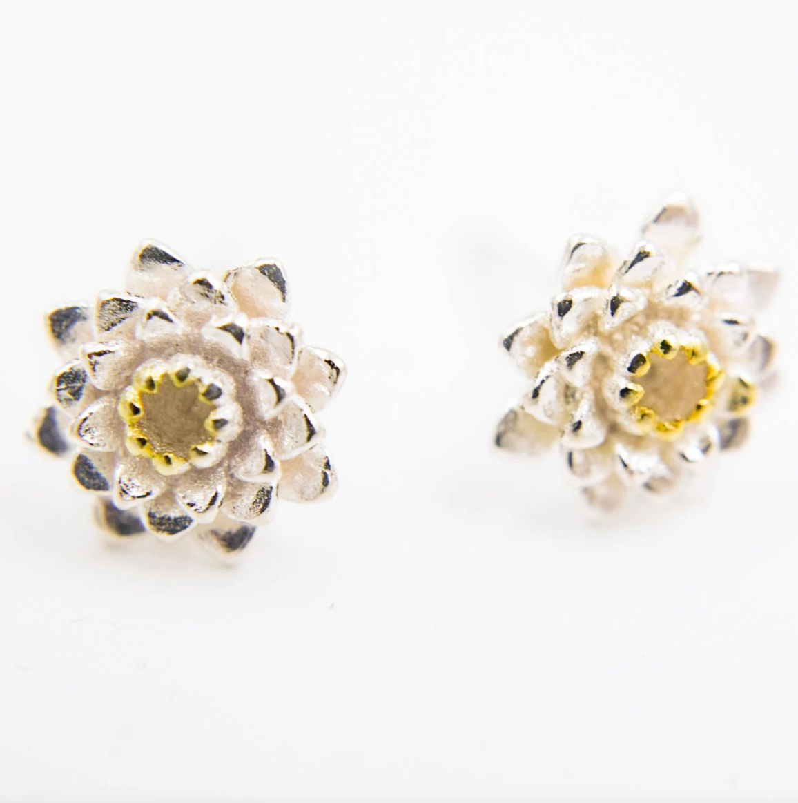 Tiny Lotus Stud Earrings - Yun Boutique