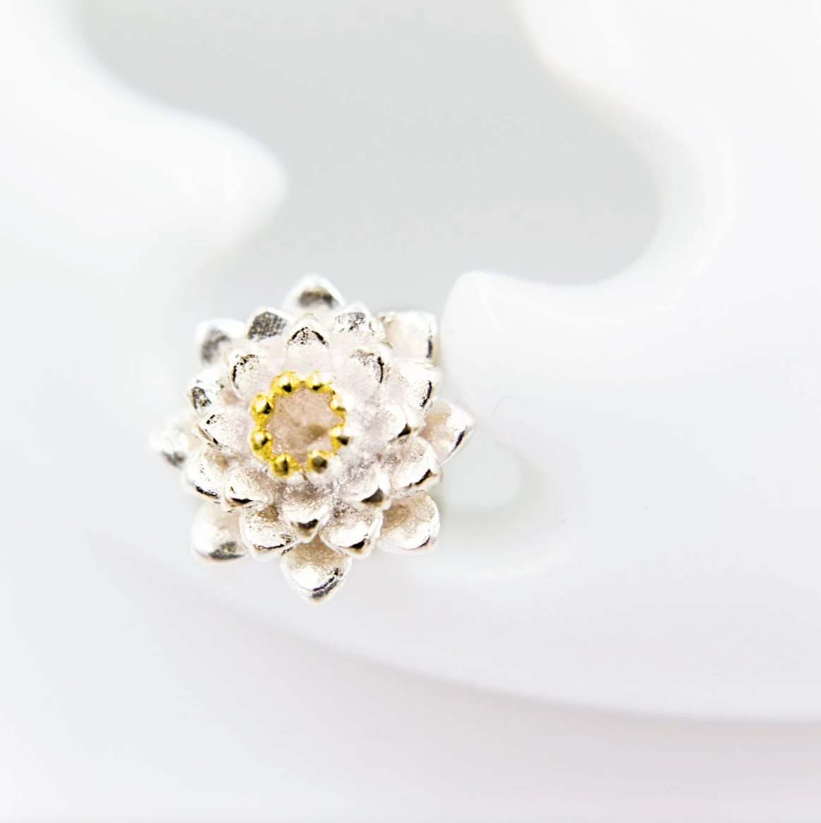 Tiny Lotus Stud Earrings - Yun Boutique