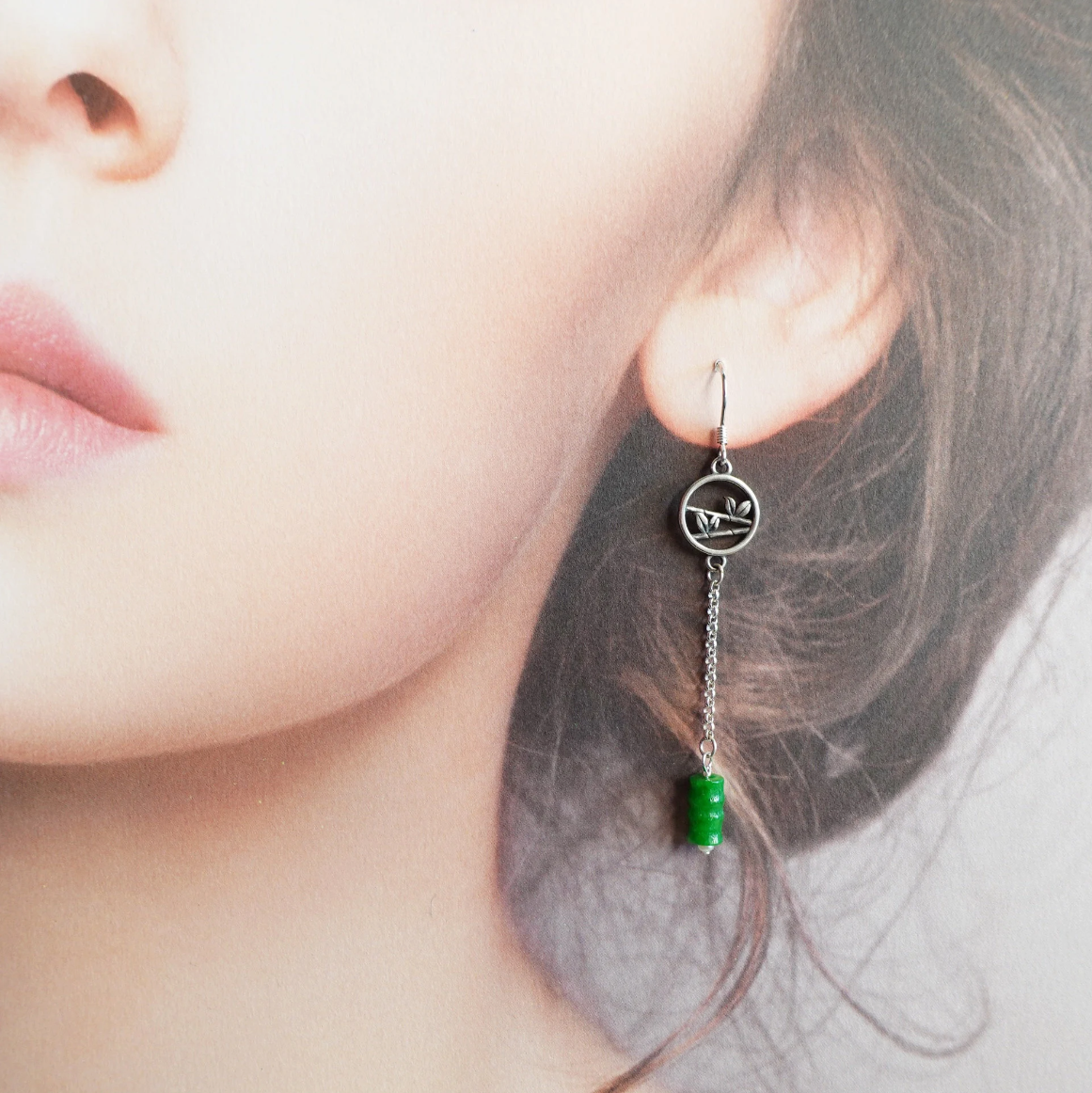 Pendientes de jade verde con motivos de bambú