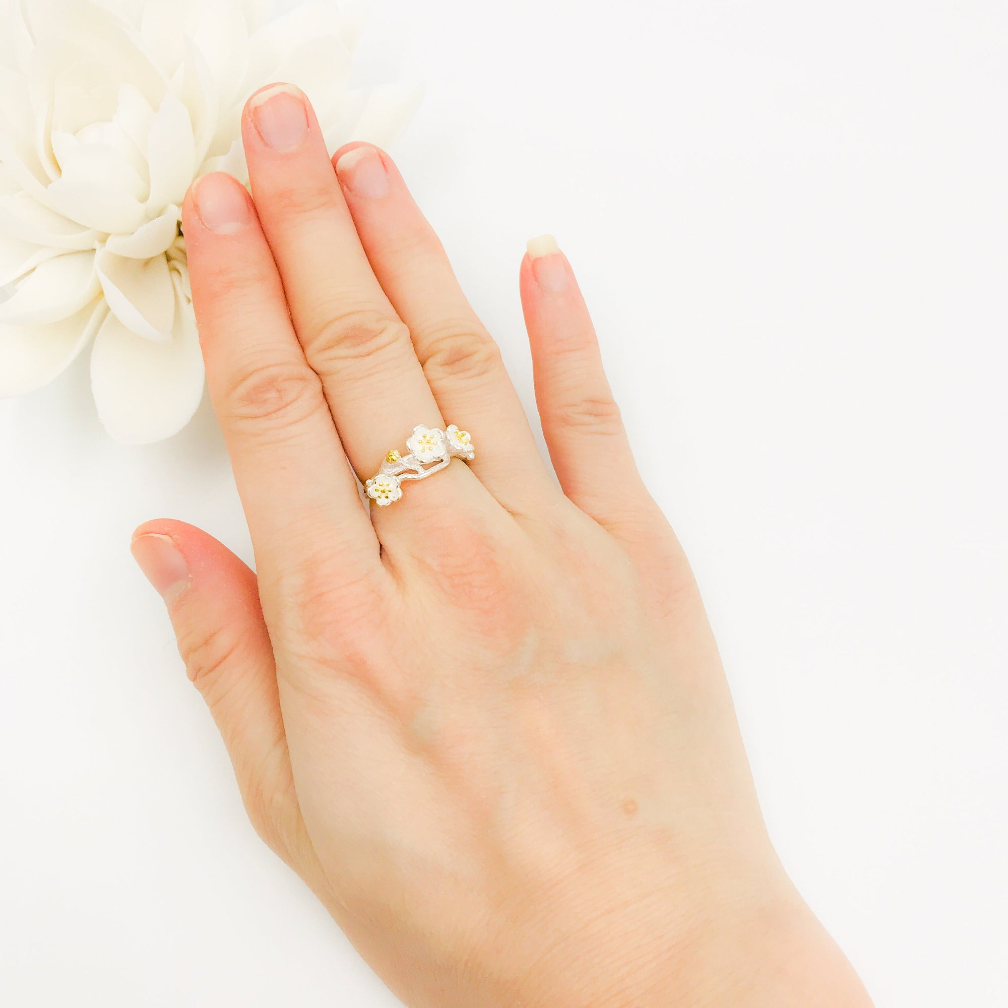 Plum Blossom Ring - Yun Boutique