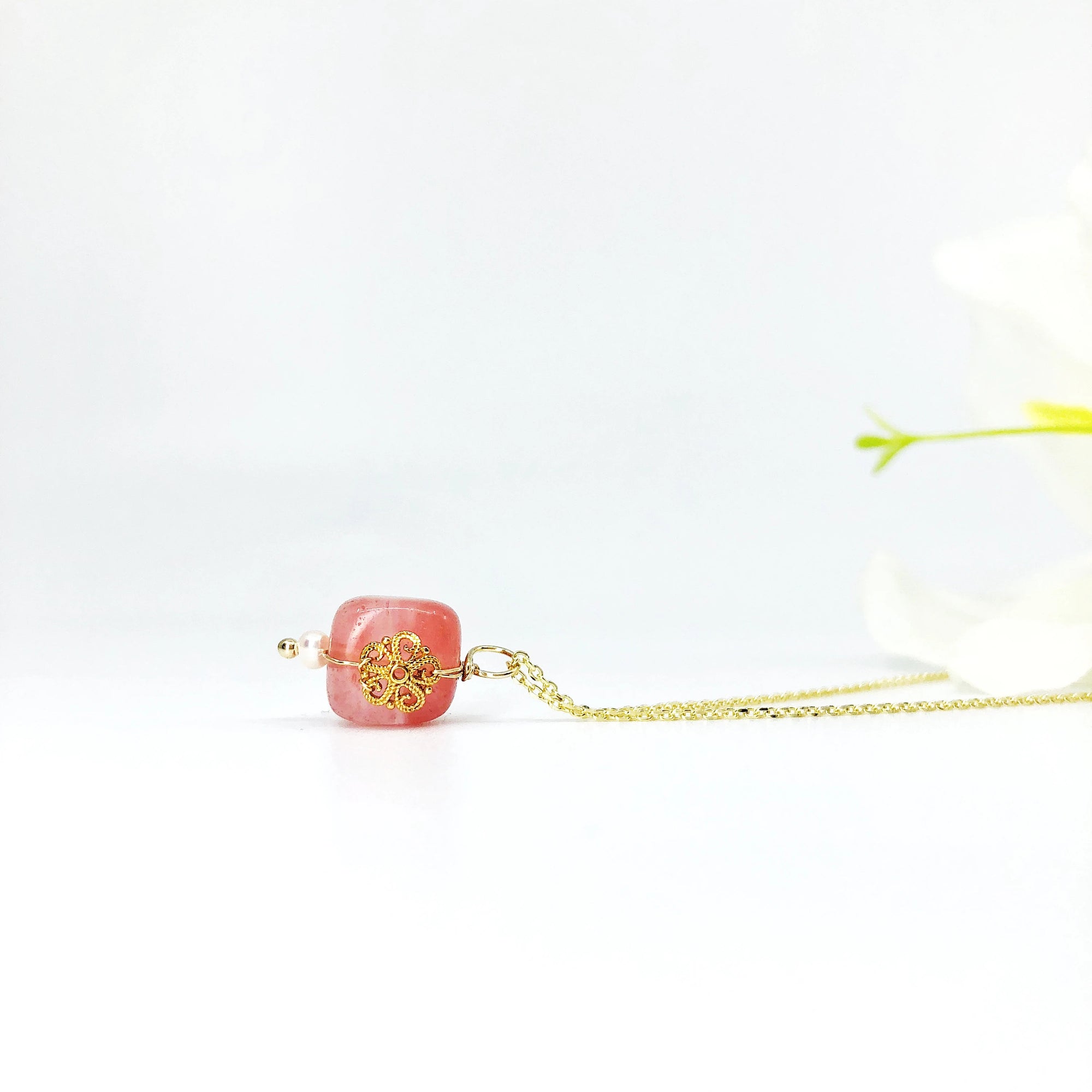 Filigree Flower Strawberry Quartz Necklace - Yun Boutique