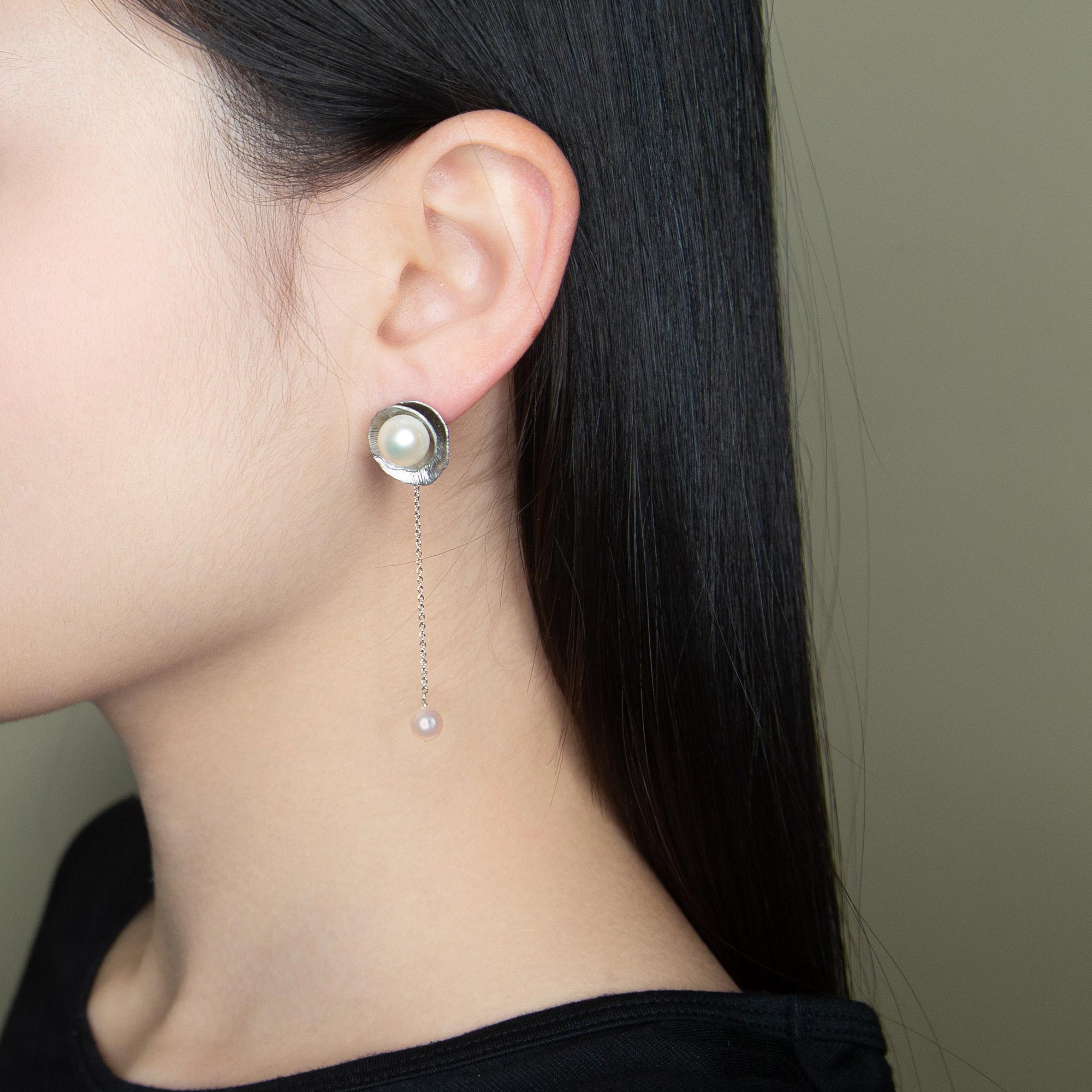 Lotus Leaf Pearl Stud Earrings - Yun Boutique