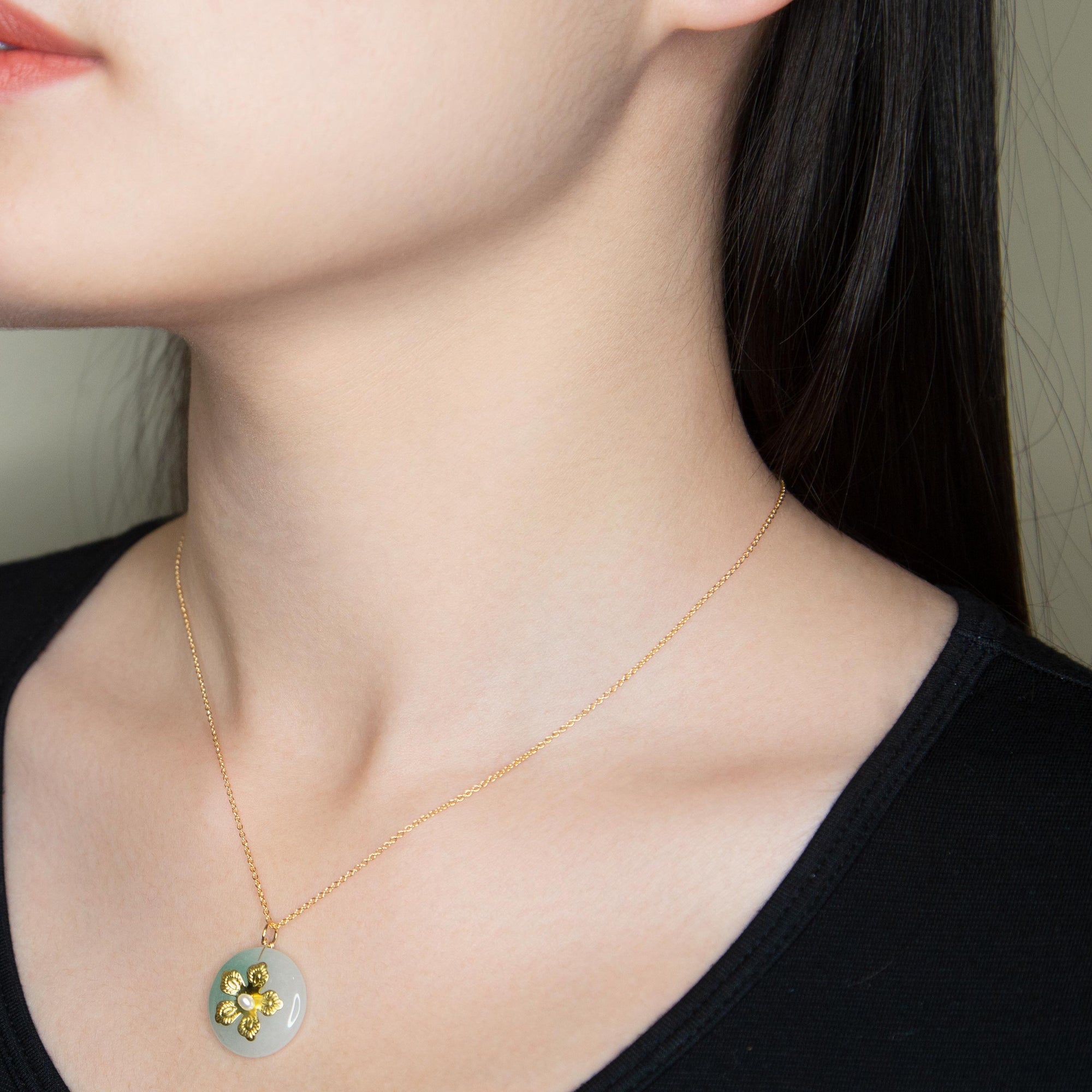 Gold Floral Jade Necklace - Yun Boutique