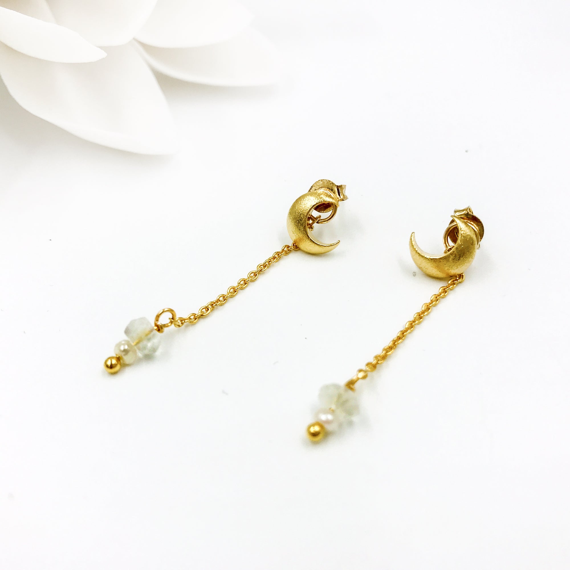 Versatile Crescent Stud Earrings Gold - Yun Boutique