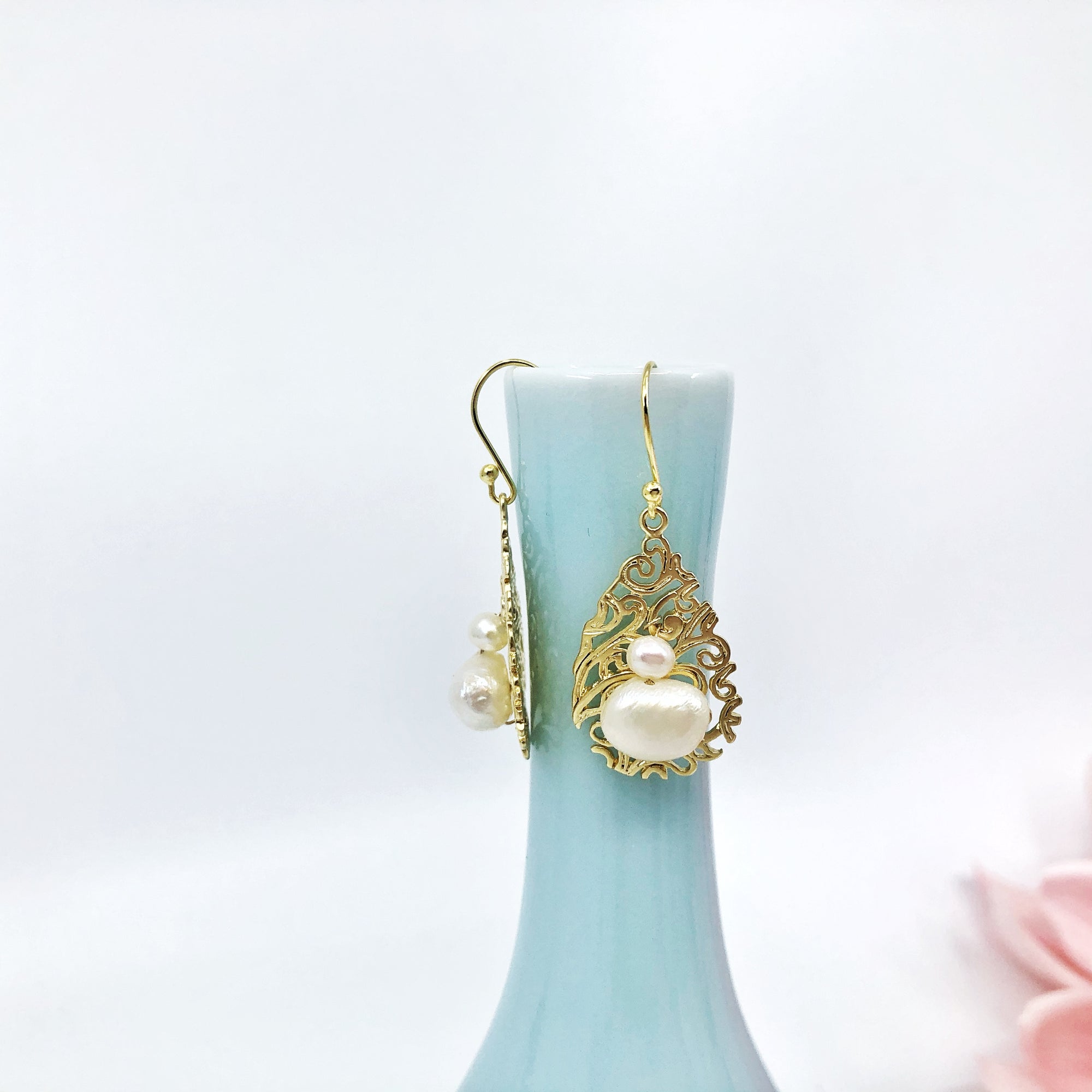 Filigree Pearl Earrings Gold