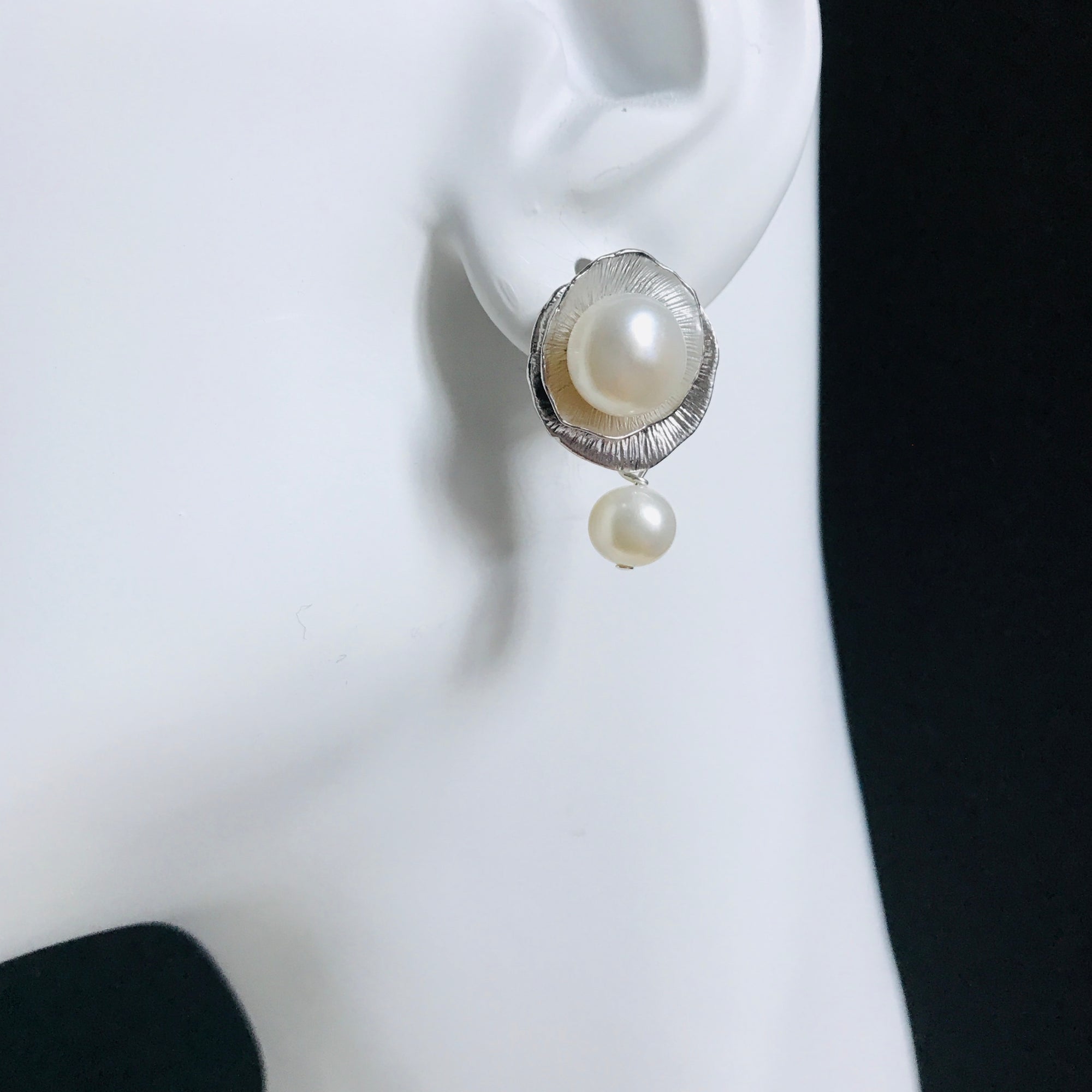 Lotus Leaf Pearl Stud Earrings - Yun Boutique