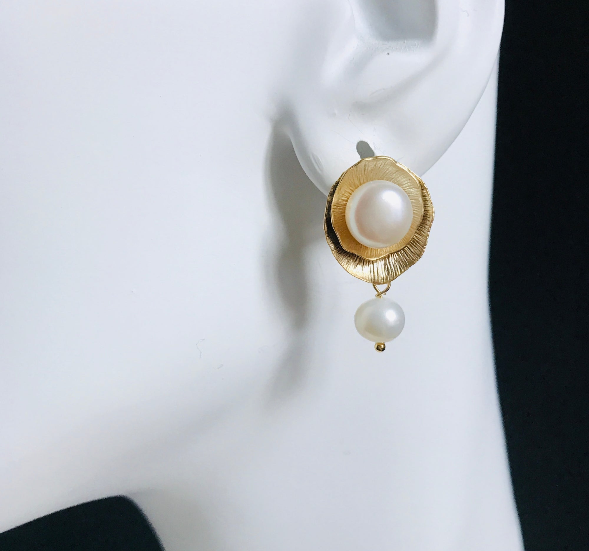 Lotus Leaf Pearl Stud Earrings - Yun Boutique