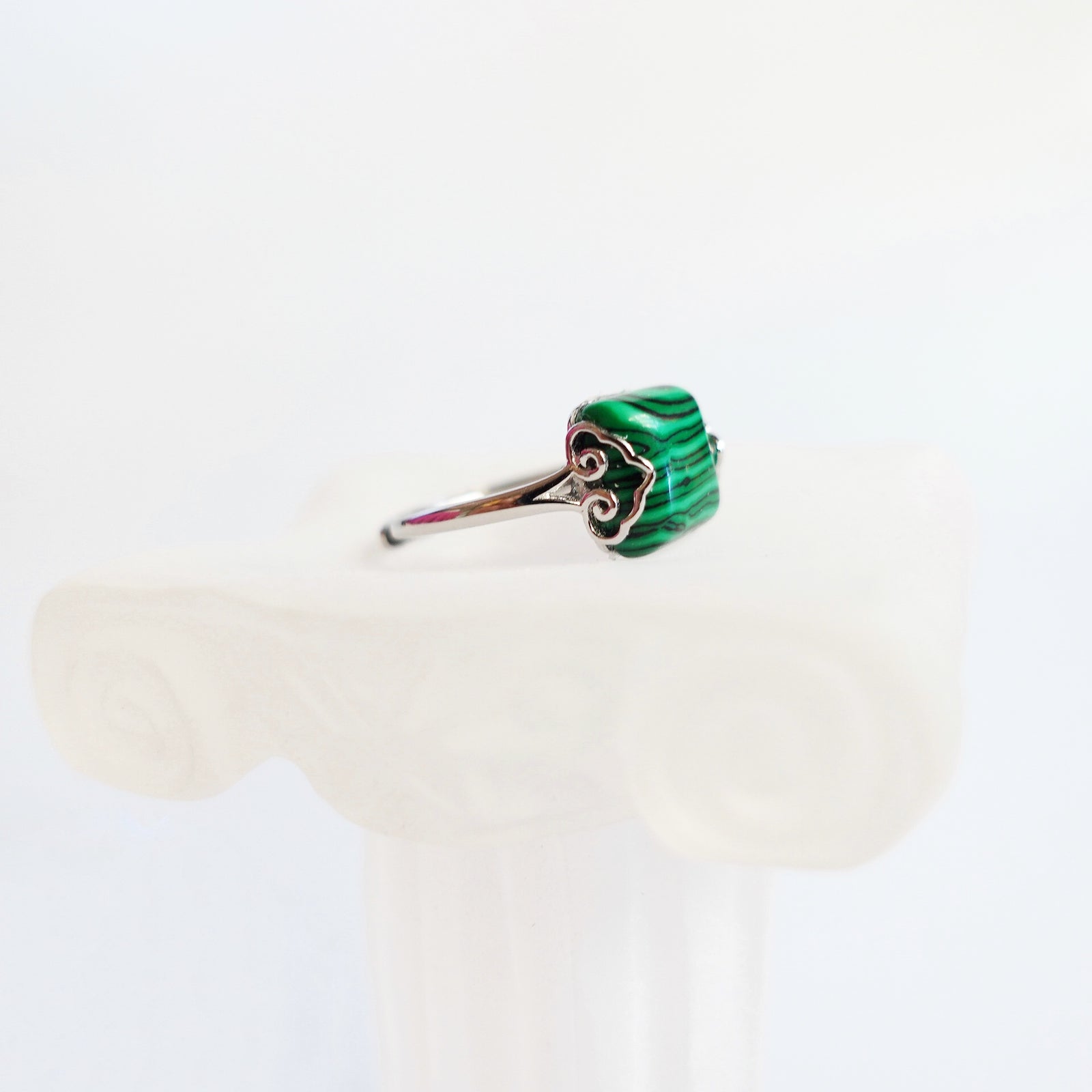 Malachite Ring, Green Gemstone ring, Crystal ring, cocktail ring, vintage ring, square ring, gem rings, ladies ring, silver rings for women, cute rings for women, handmade ring, boutique ring, Asian ring, Yun Boutique Ring.