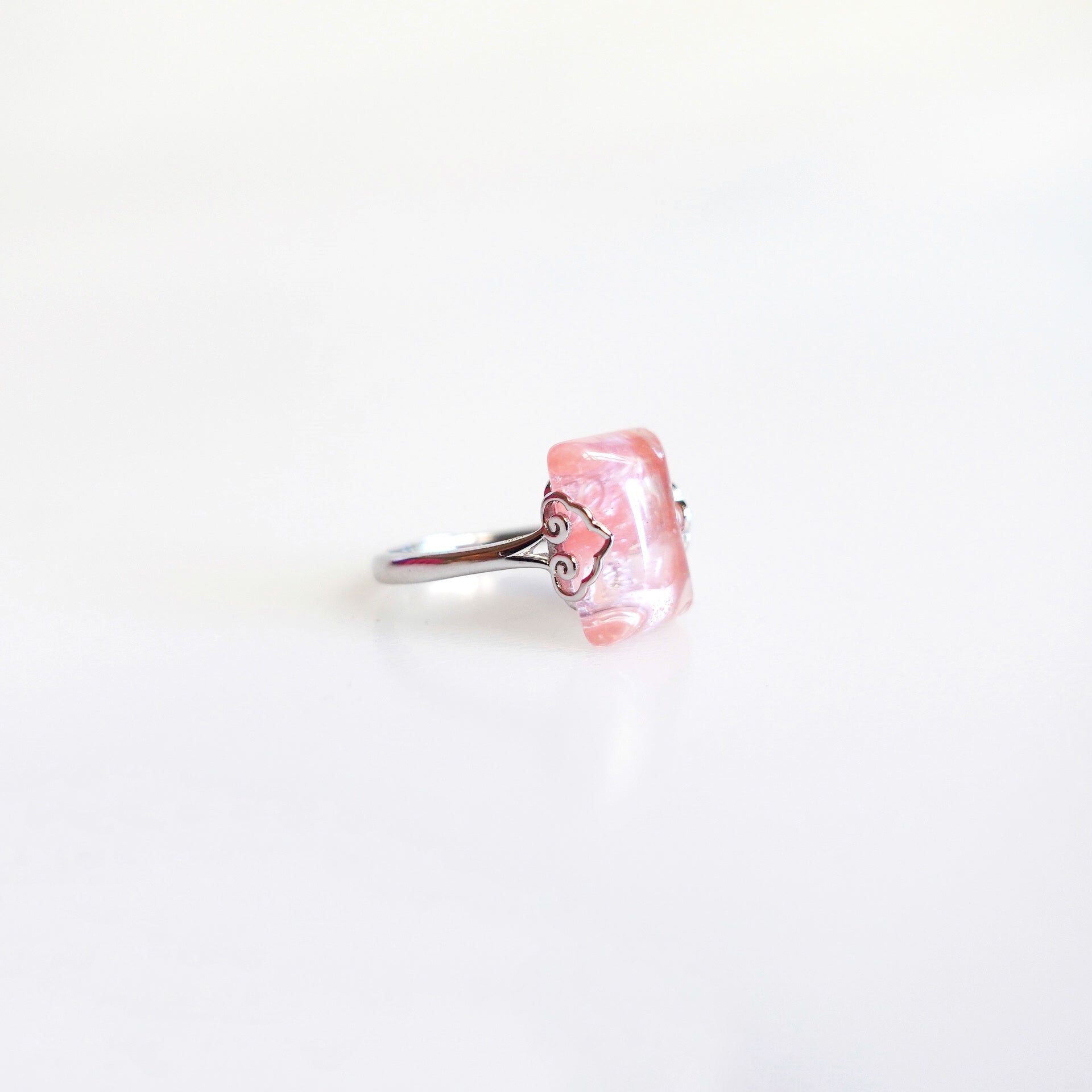 Yun Boutique, Handmade Ring, Gemstone ring, Crystal Ring, Silver Ring, Quartz Ring, Rectangle Ring, Cocktail Ring, Gem Rings, Gemstone rings for women, Boutique Ring, Asian Ring, Women's silver rings, Sterling Silver Ring.