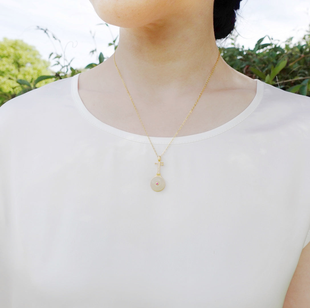 Yun Boutique Gold Pipa Hetian Jade Necklace