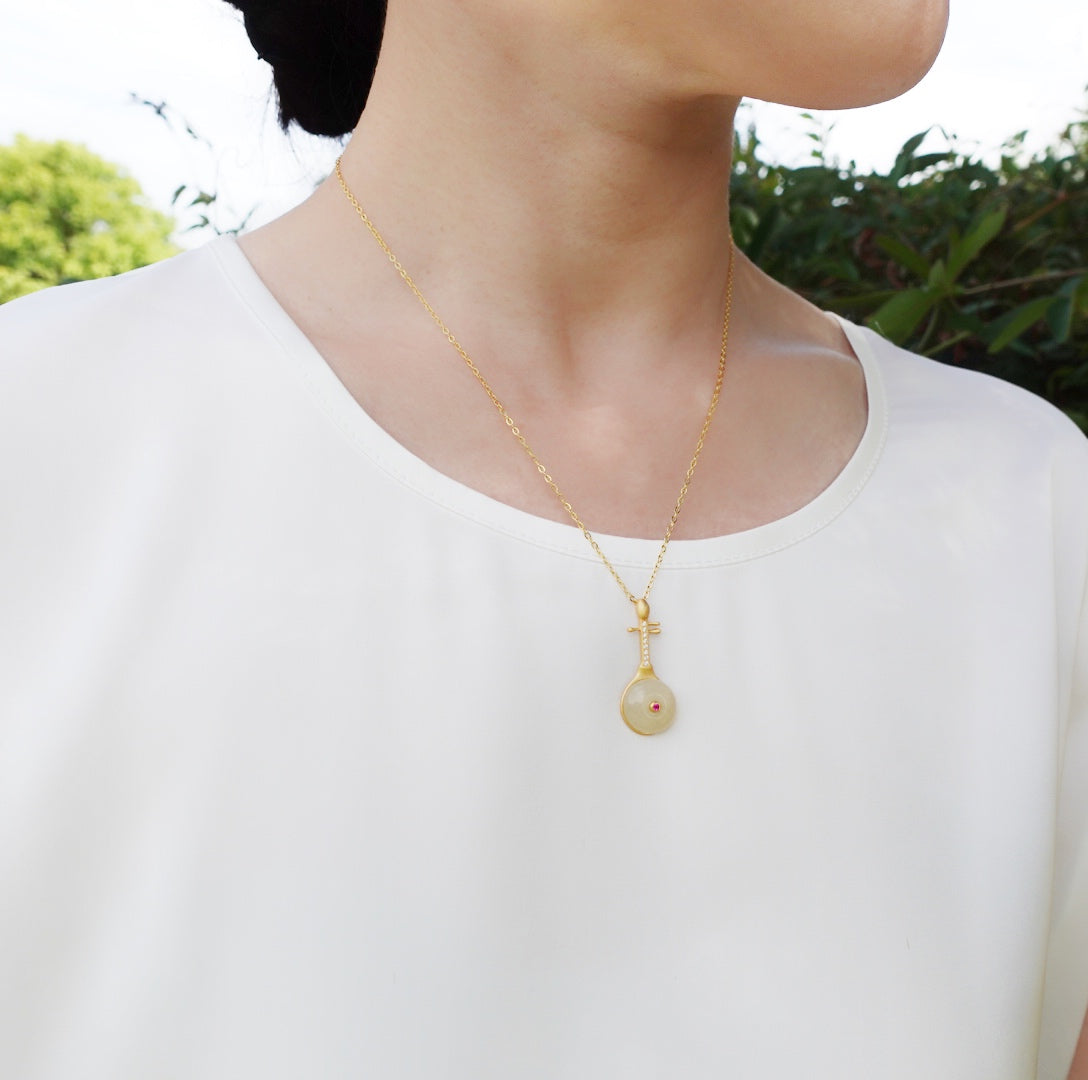 Yun Boutique Gold Pipa Hetian Jade Necklace