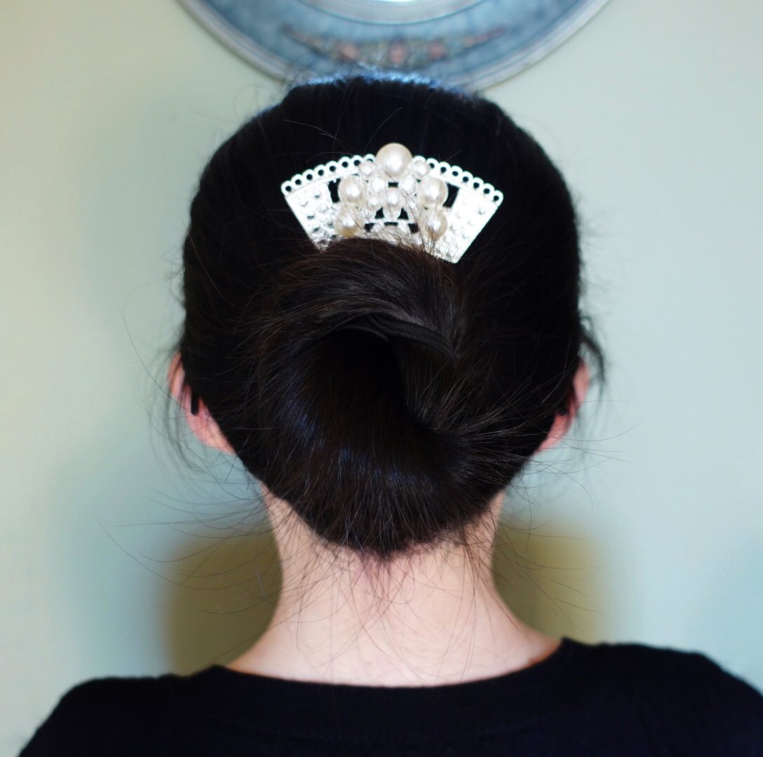 Silver Fan Hair Comb with Pearls - Yun Boutique