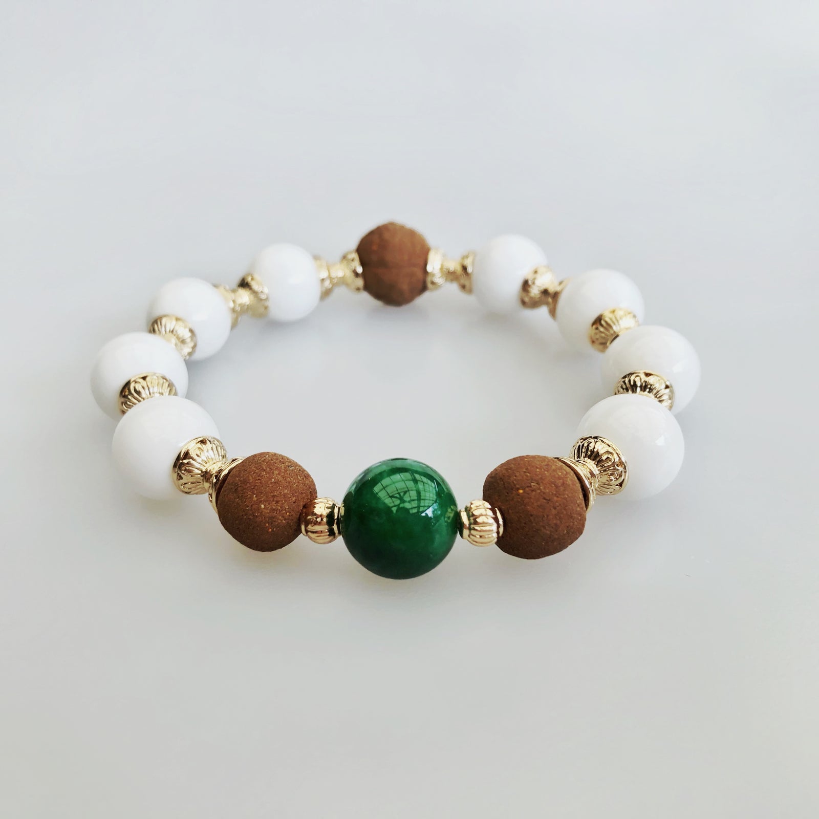 Vintage Style 12mm Tridacna Jadeite Herbal Bracelet 17cm