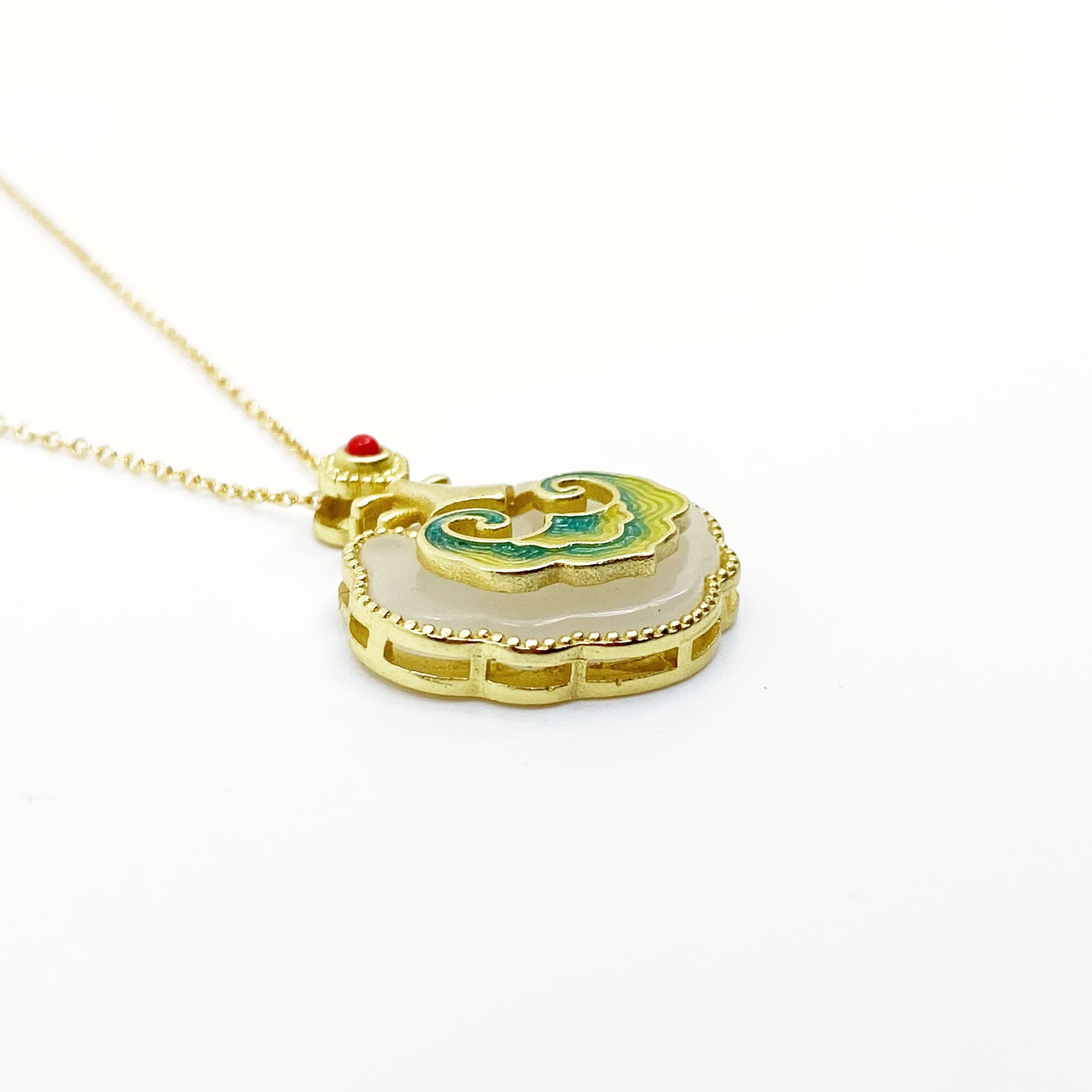 Yun Boutique Gold Pipa Auspicious Clouds Hetian Jade Necklace