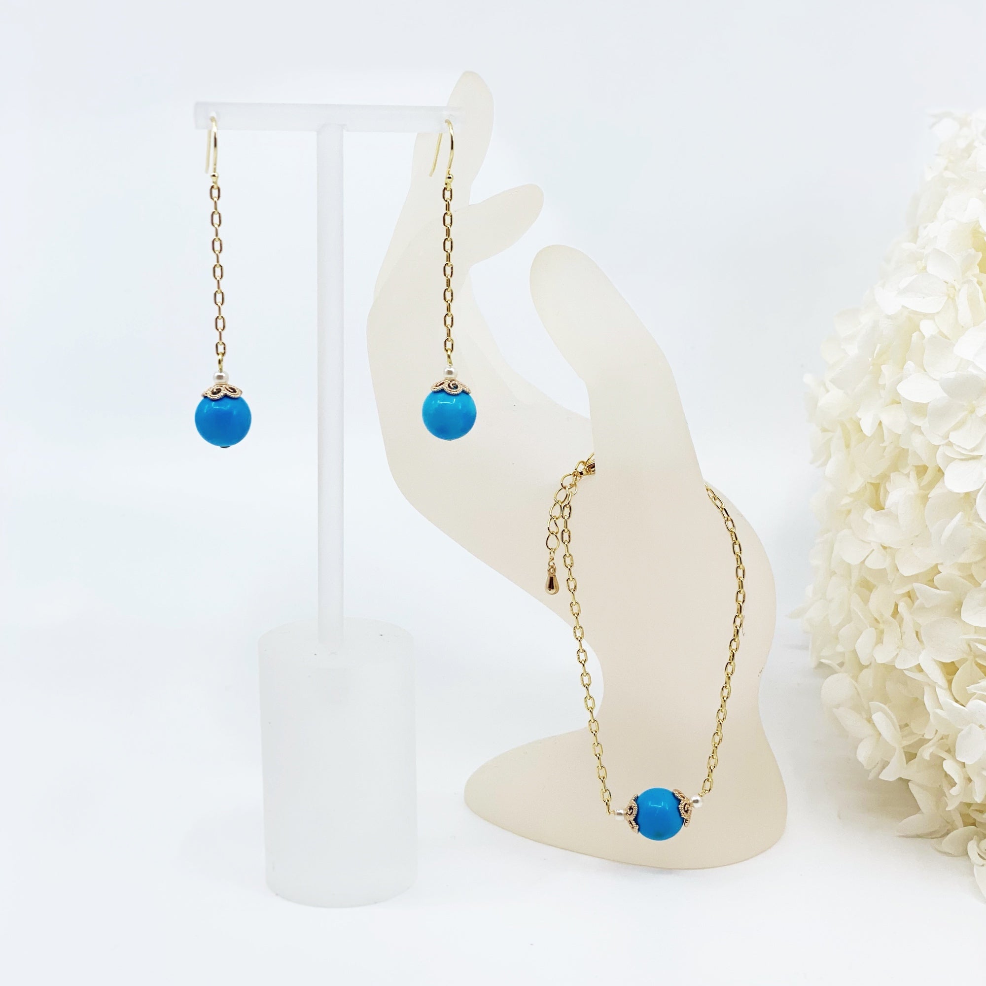 Yun Boutique Turquoise Howlite Bracelet and Earrings Set