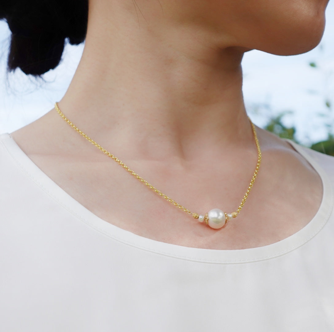 Yun Boutique The Nine Gold Pearl Necklace and Earrings Set