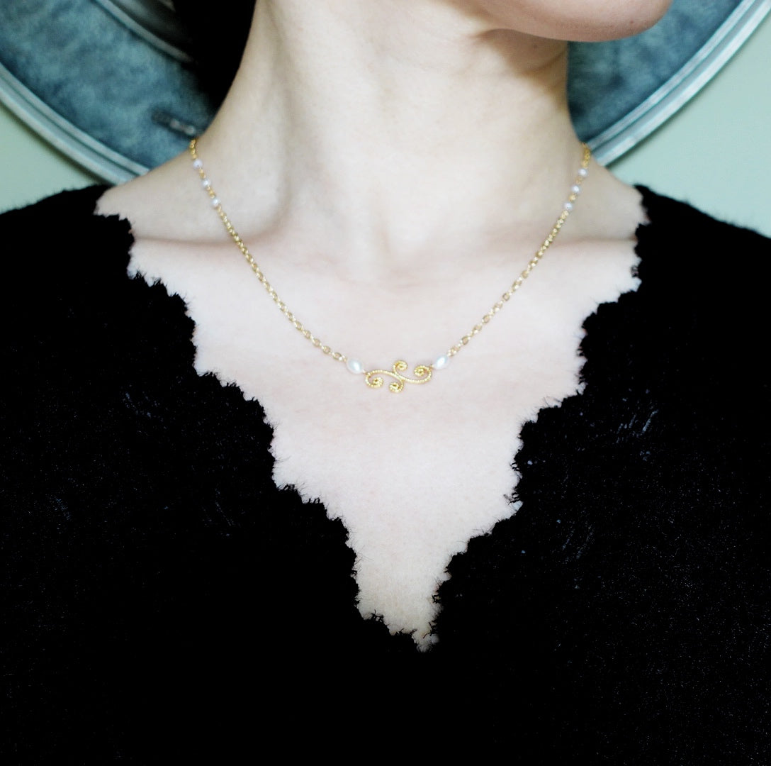 Filigree and Pearl Necklace Gold - Yun Boutique