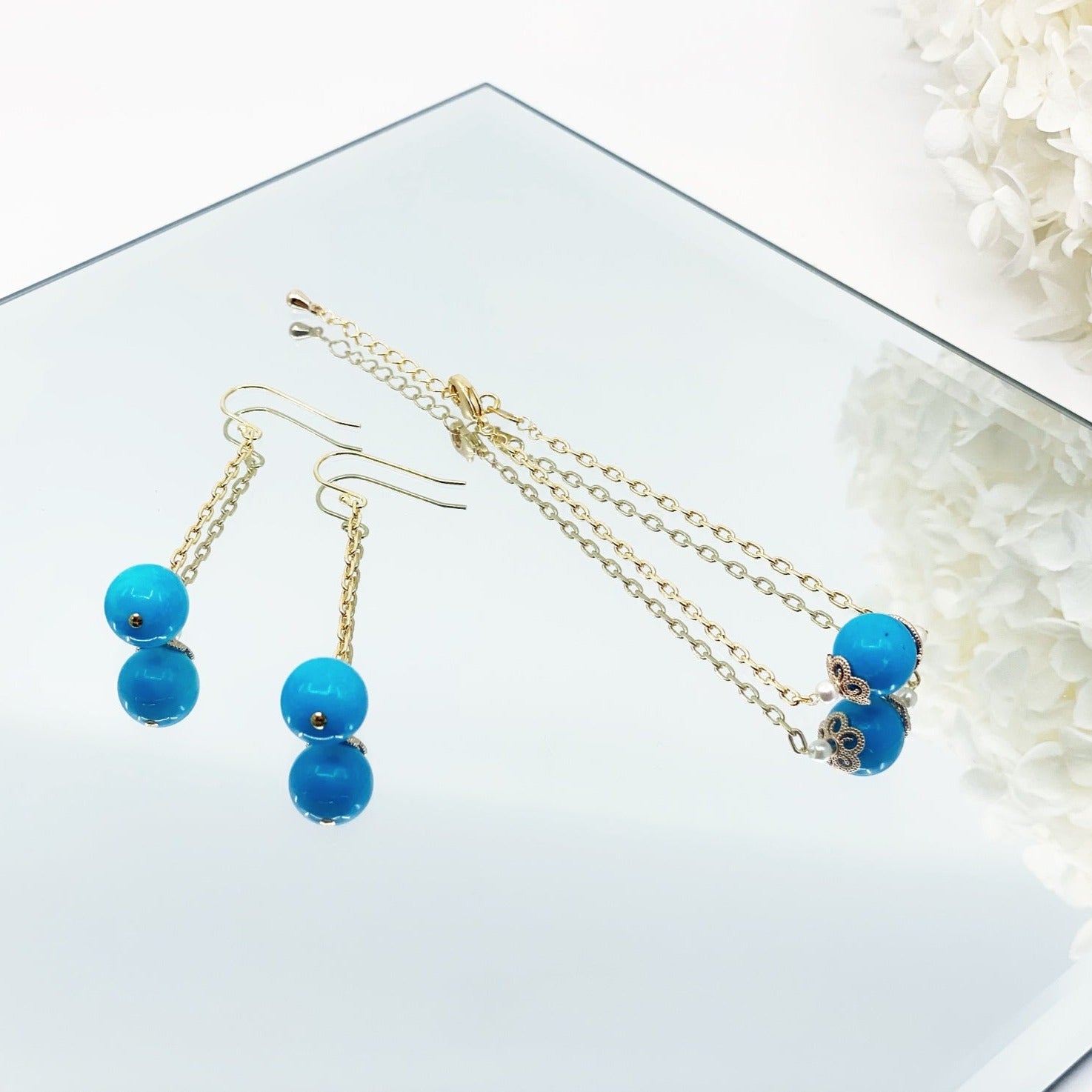 Yun Boutique Turquoise Howlite Bracelet and Earrings Set