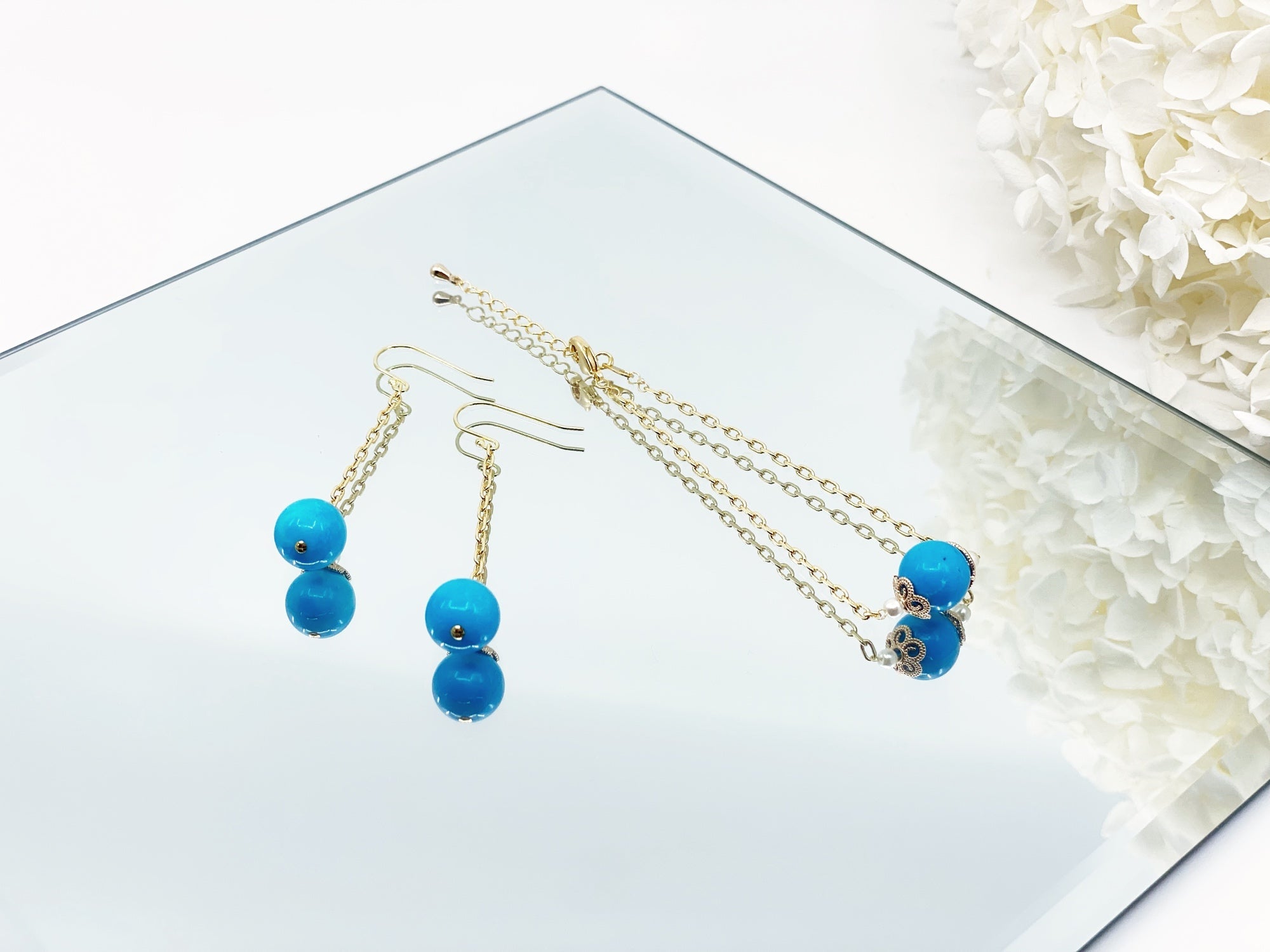 Yun Boutique Turquoise Howlite Bracelet and Earrings Set