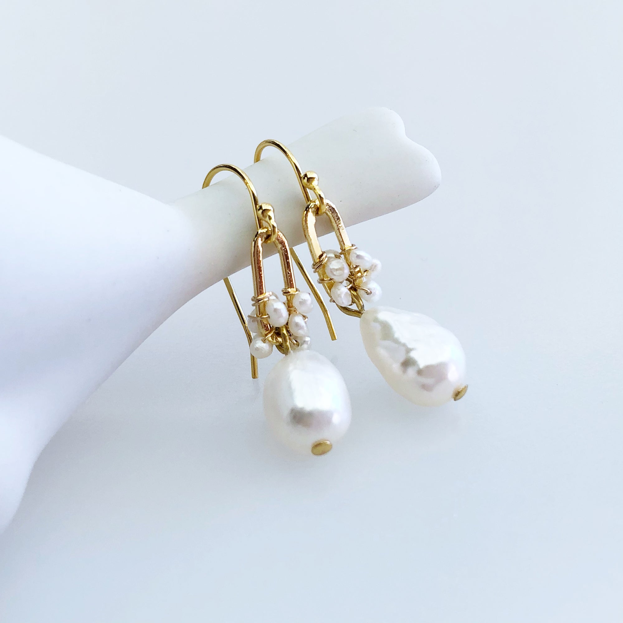 The Cloud Wrapped Pearl Earrings