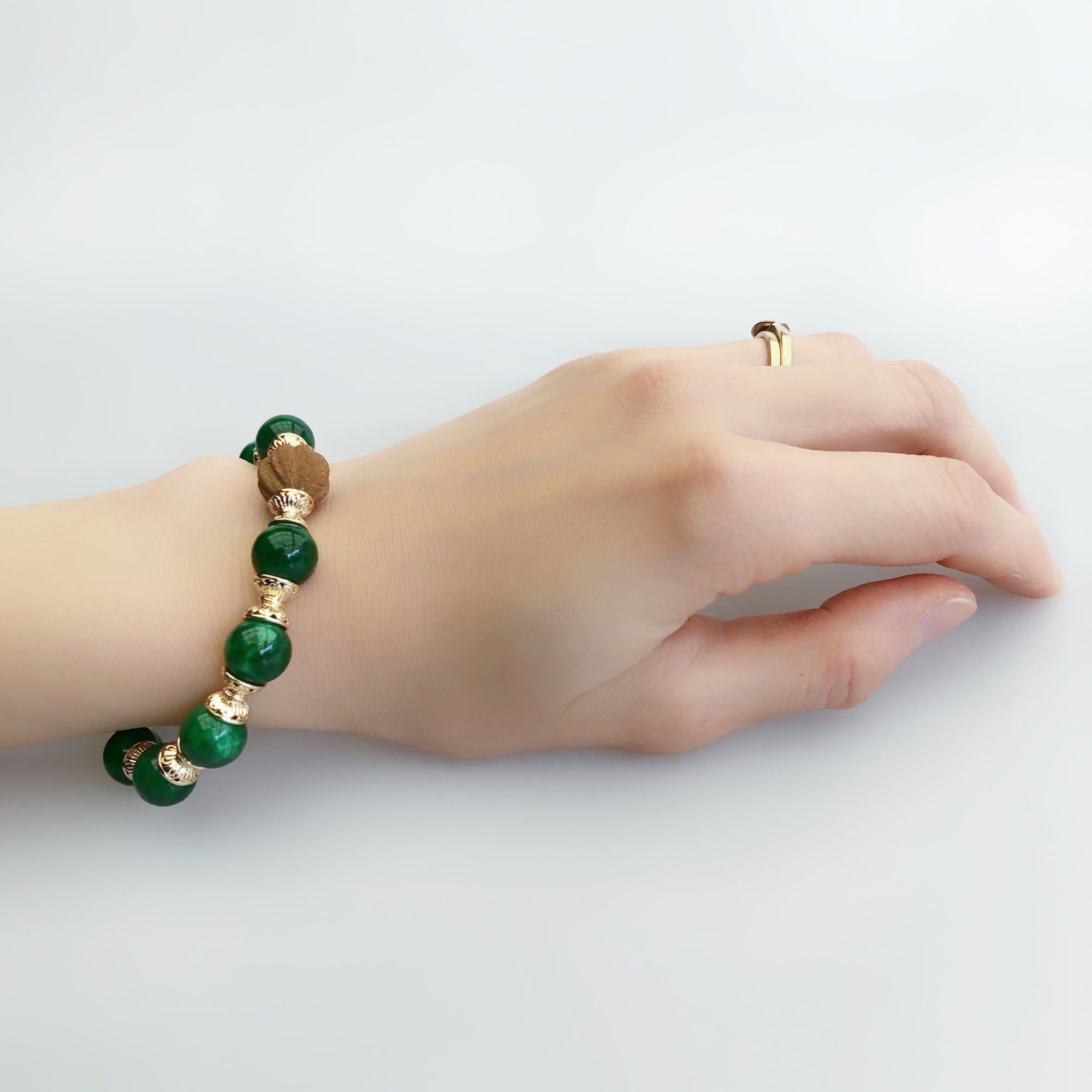 Vintage Style 10mm Jadeite Herbal Bracelet