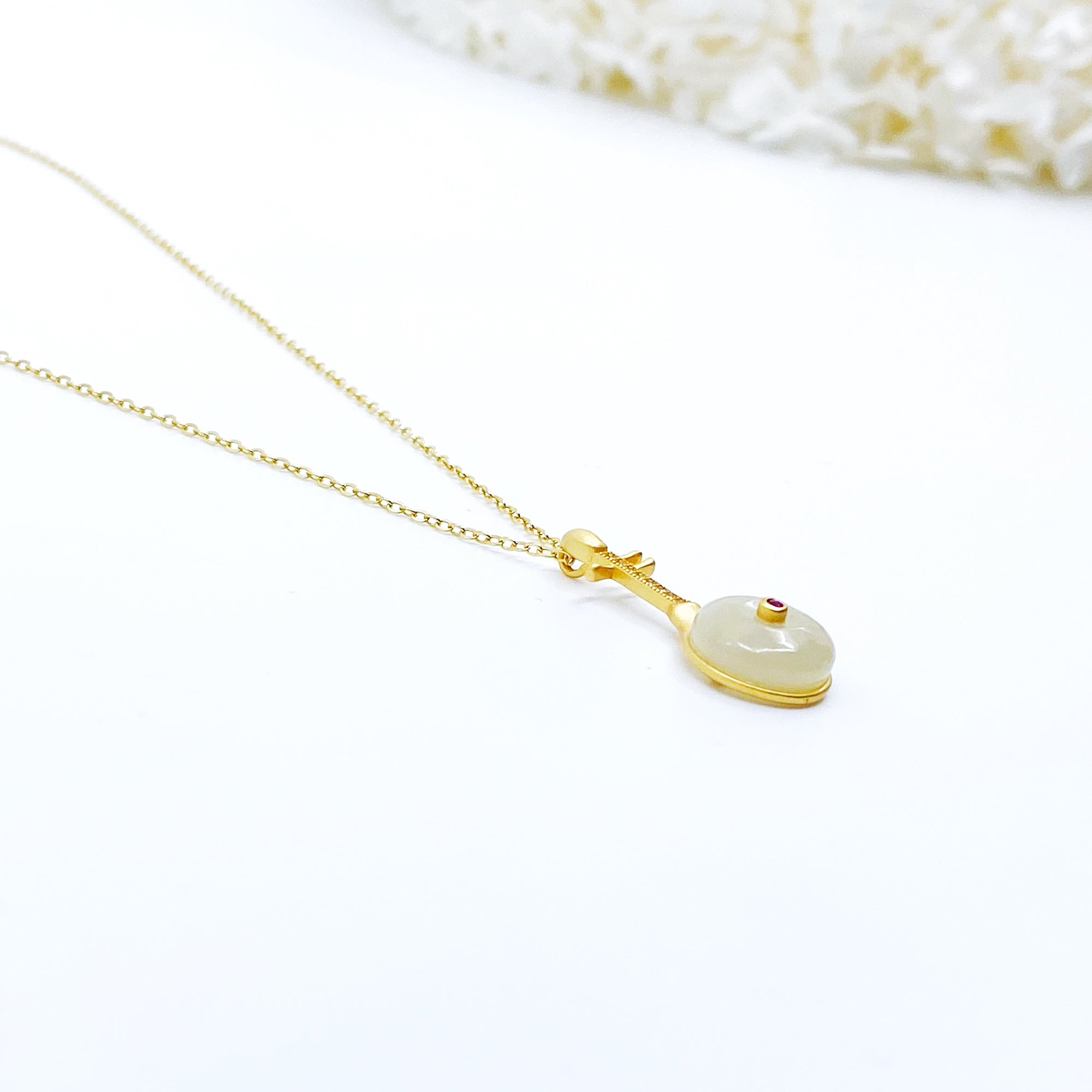 Yun Boutique Gold Pipa Hetian Jade Necklace