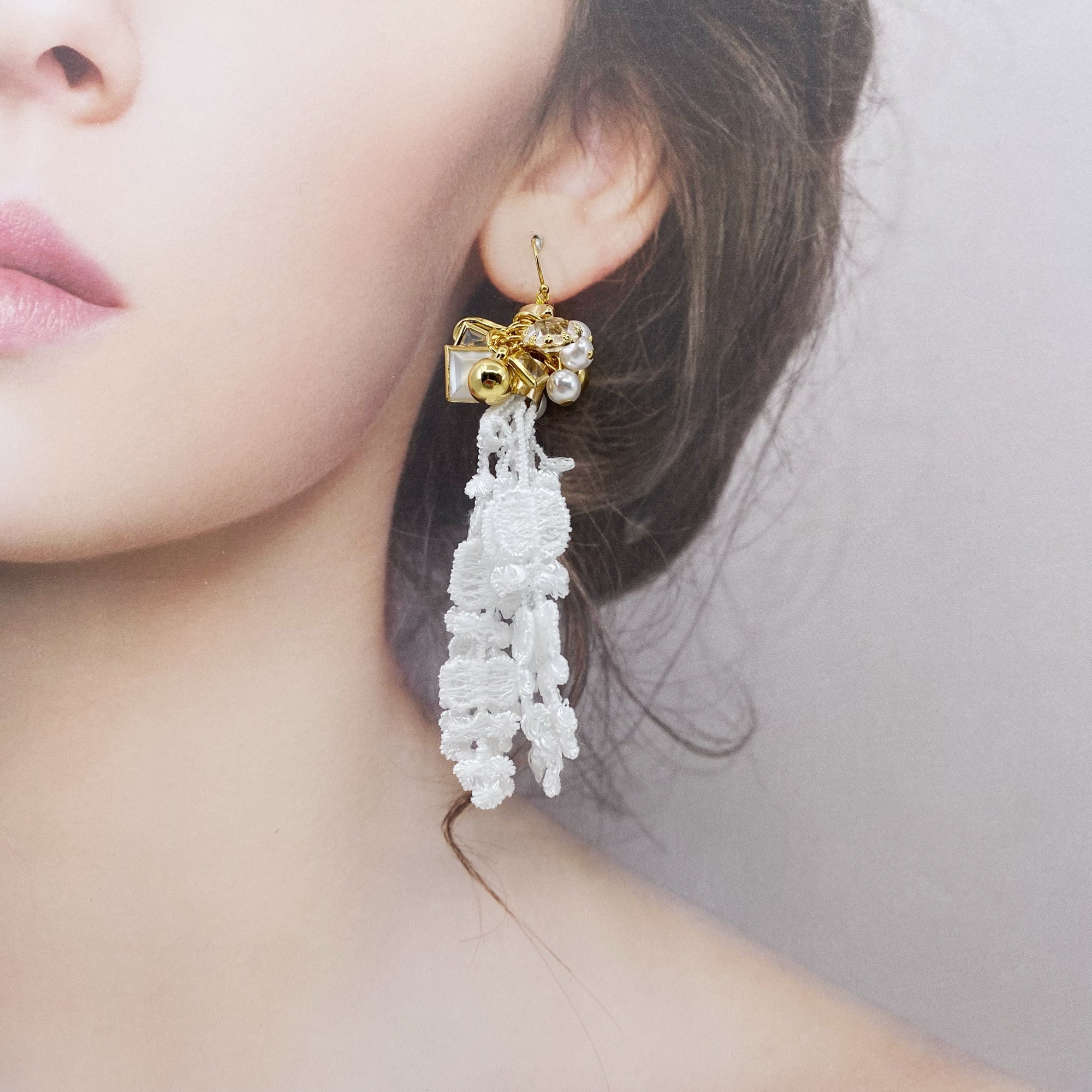 Asymmetrical White Lace Earrings - Yun Boutique