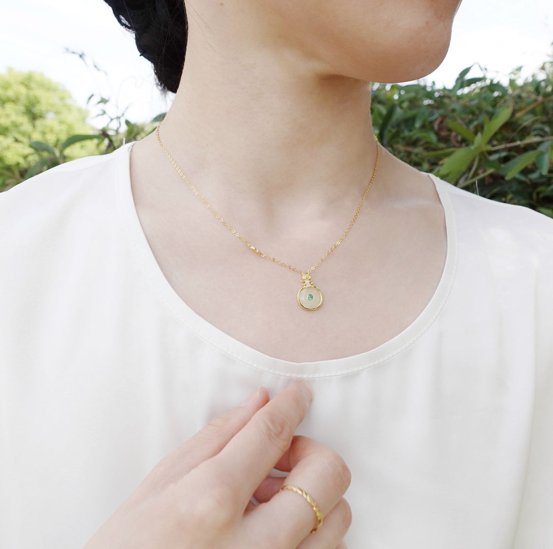 Gold Pipa White Jade Necklace - Yun Boutique