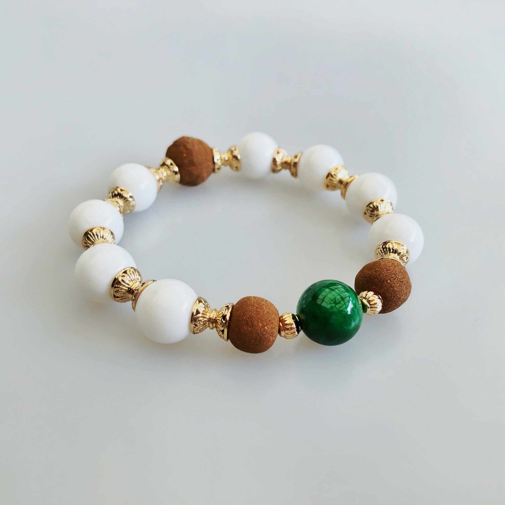 Vintage Style 12mm Tridacna Jadeite Herbal Bracelet 17cm