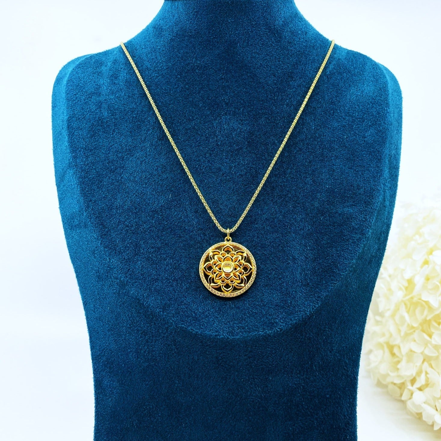 Gold Lotus Pendant Necklace in Sterling Silver - Yun Boutique