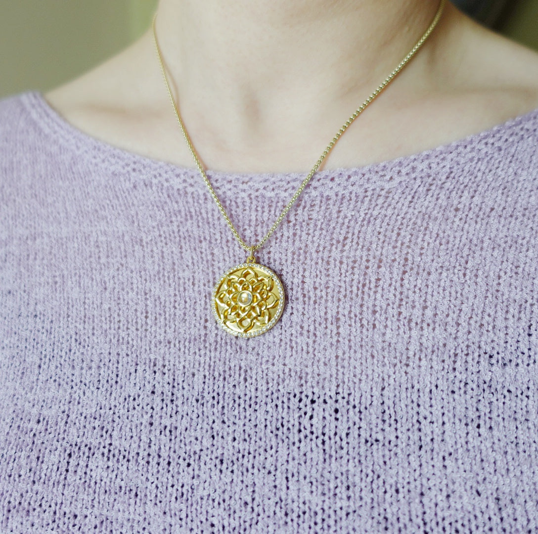 Gold Lotus Pendant Necklace in Sterling Silver - Yun Boutique